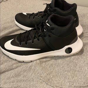 Nike shoes| Kd 35| black/white| size Men’s 13